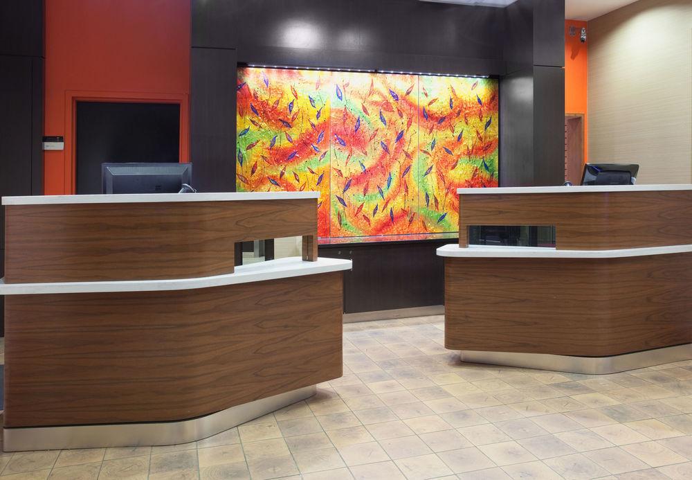 Courtyard By Marriott Downtown