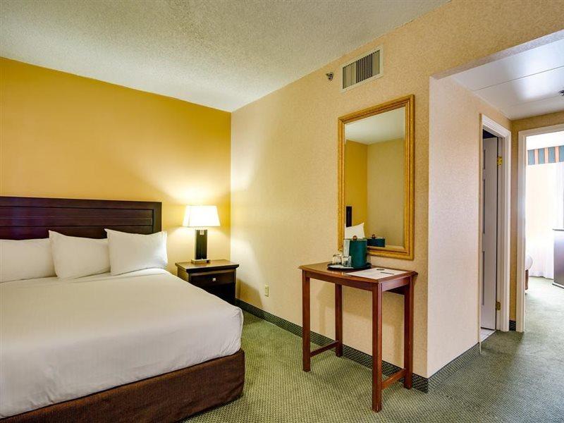 Sawridge And Conference Centre South 3*