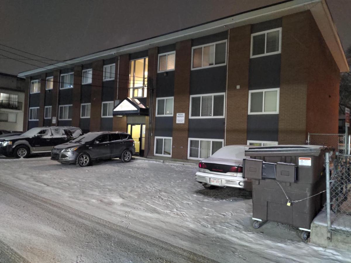 Luxury One Bed/bath W/ Parking On Whyte Ave Apartment