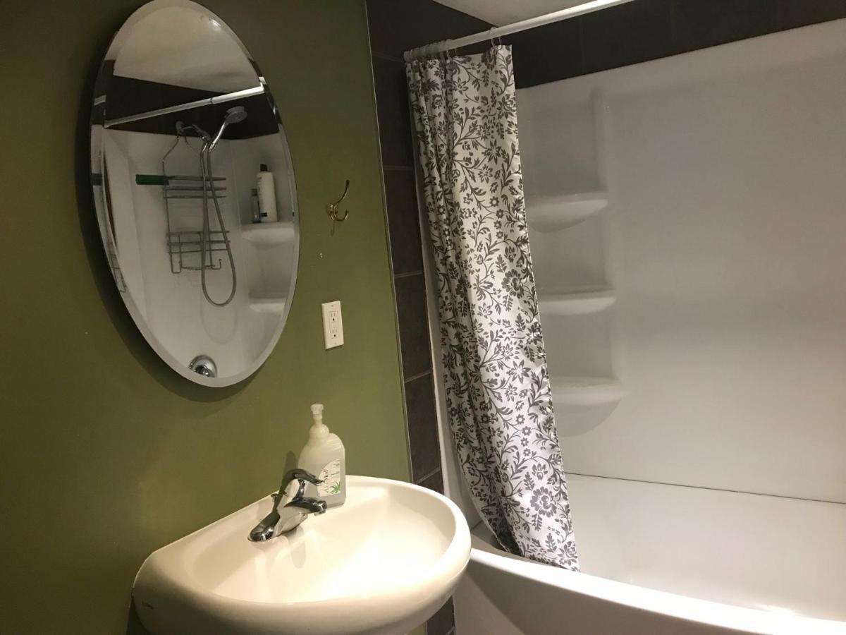 Guest house Private Close To Nait For Men Only Edmonton