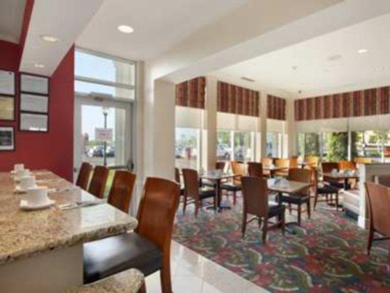 Hilton Garden West 3*