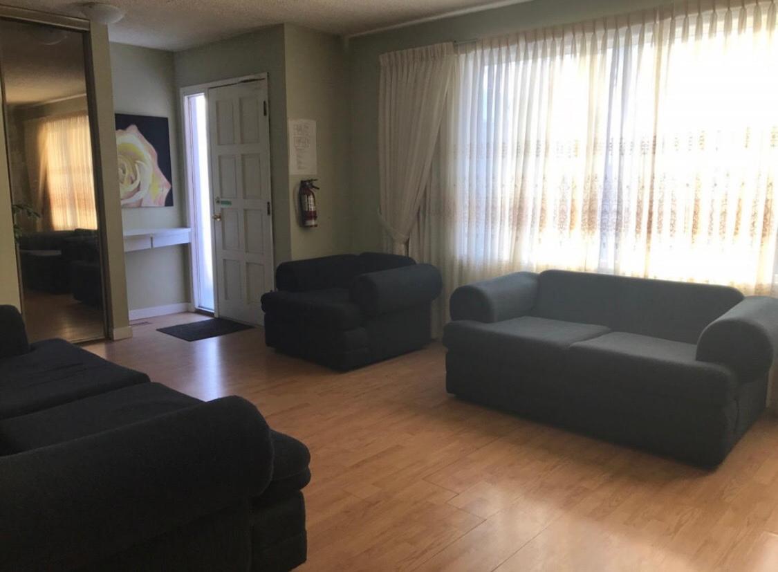 Monthly Private Male Close To Nait Kingsway Mall Downtown