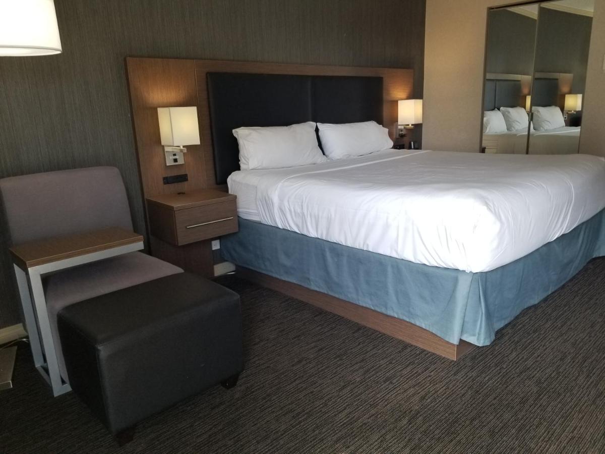 Express Downtown By Ihg Hotel Edmonton