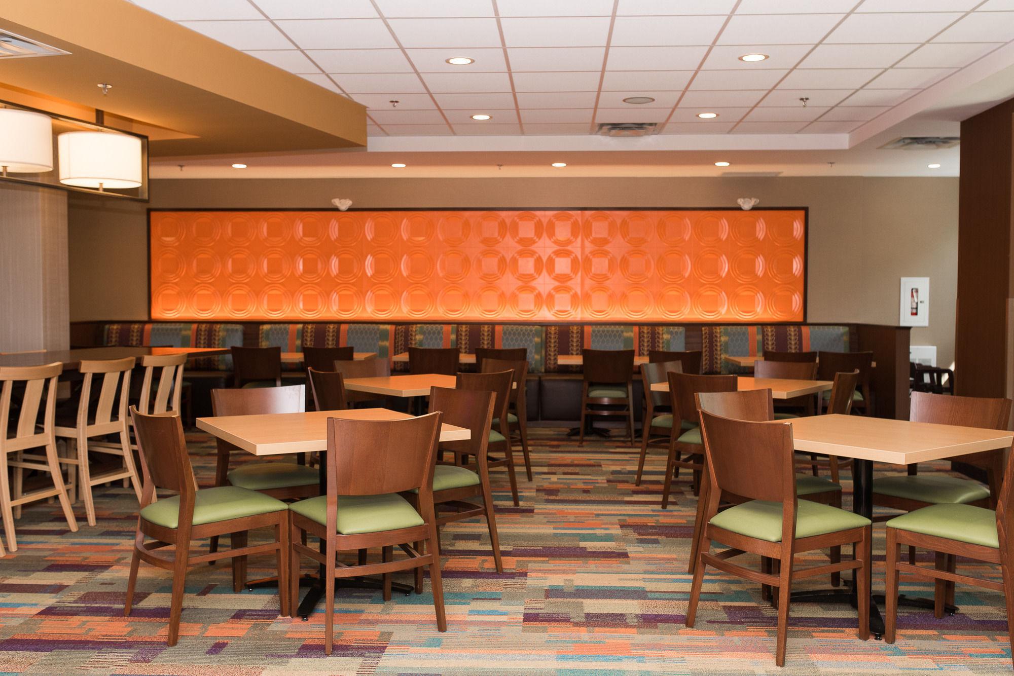 Hotel Fairfield & By Marriott North Edmonton