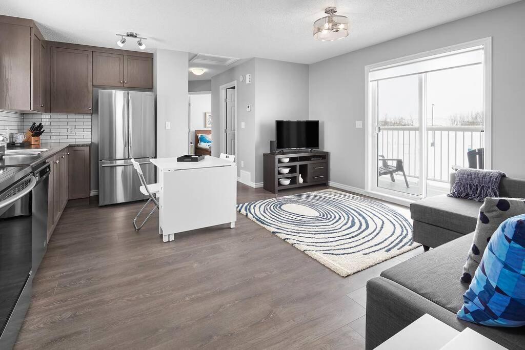 Grey Havens Laneway With Ac And Garage Near Wem Edmonton