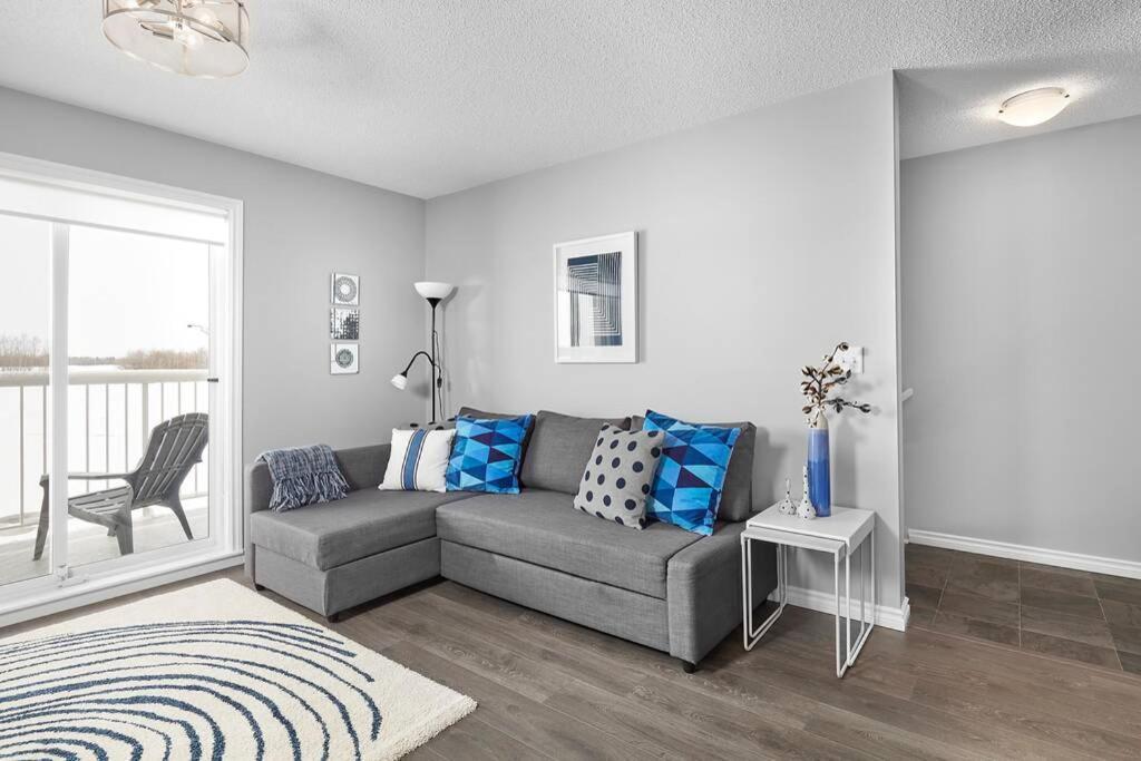 Grey Havens Laneway With Ac And Garage Near Wem Edmonton