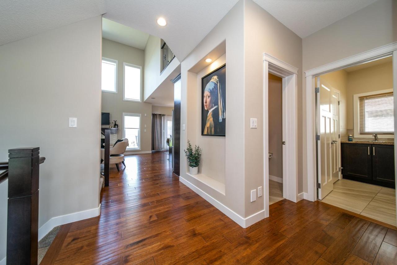 Huge Luxury - Games - Double Garage & Fast Wi-fi - Free Netflix