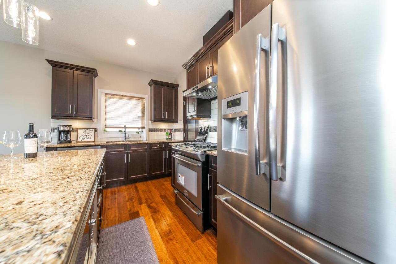 Huge Luxury - Games - Double Garage & Fast Wi-fi - Free Netflix Edmonton
