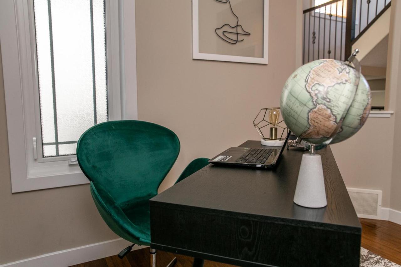 Huge Luxury - Games - Double Garage & Fast Wi-fi - Free Netflix Holiday home Edmonton