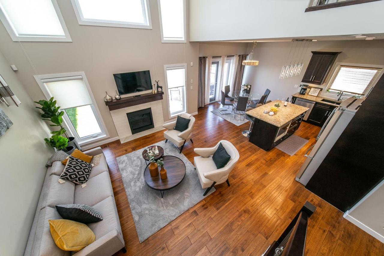 Holiday home Huge Luxury - Games - Double Garage & Fast Wi-fi - Free Netflix Edmonton