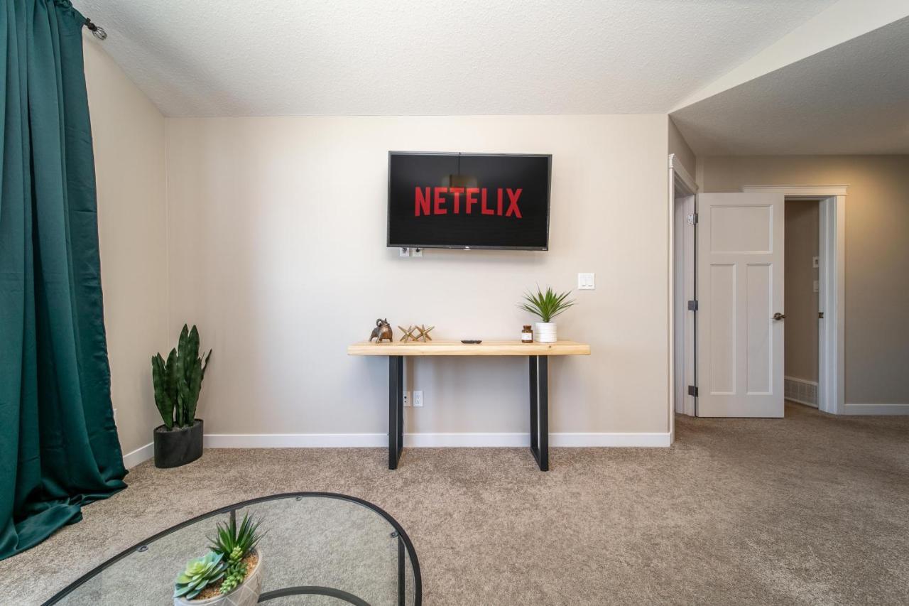 Huge Luxury - Games - Double Garage & Fast Wi-fi - Free Netflix * Edmonton