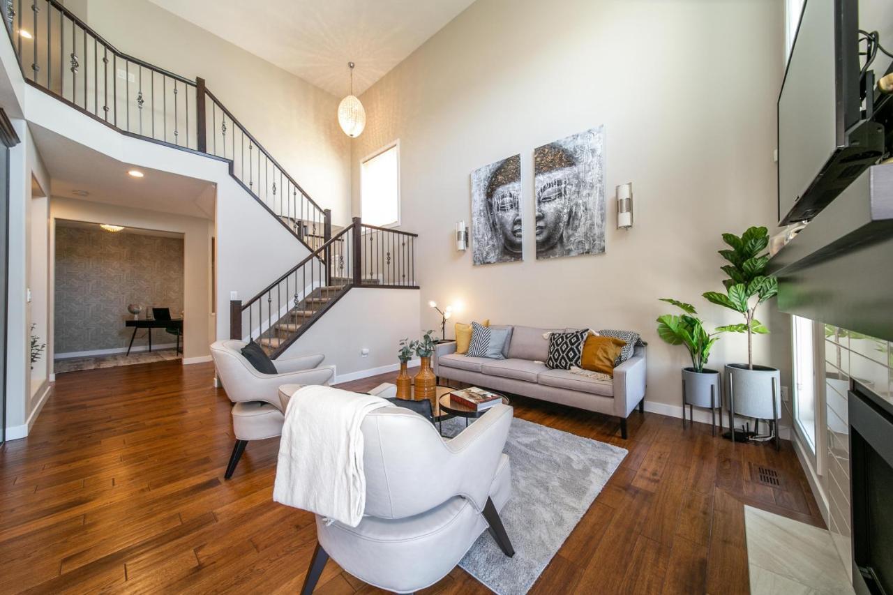 Holiday home Huge Luxury - Games - Double Garage & Fast Wi-fi - Free Netflix Edmonton