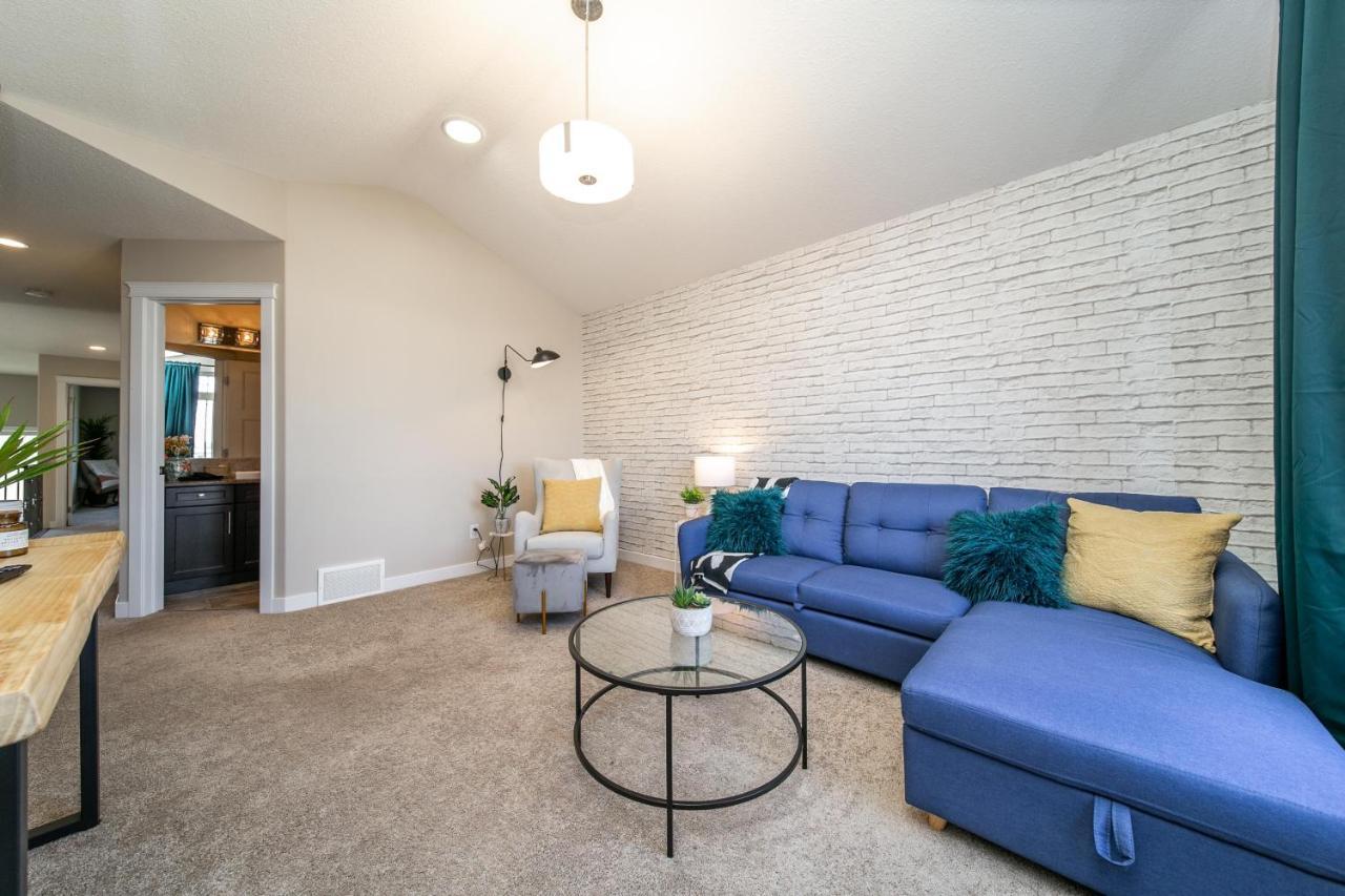 Holiday home Huge Luxury - Games - Double Garage & Fast Wi-fi - Free Netflix Edmonton