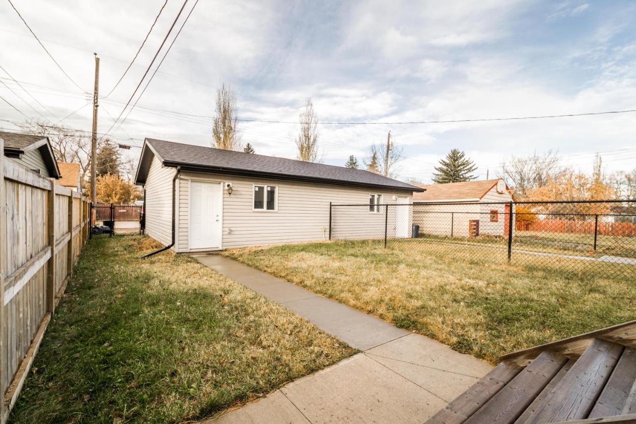 Vibrant Modern Oasis - Free Parking, Netflix, Fast Wi-fi - Long Stays Welcome * Edmonton