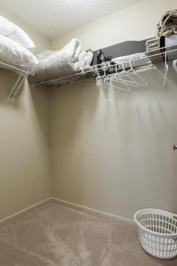 Apartment Executive Winderemere I Secure Ug Parking I Wifi! Edmonton