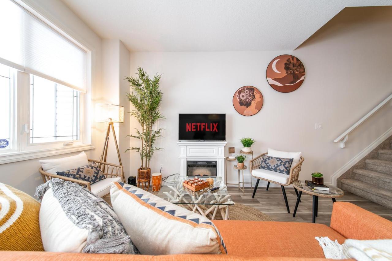 Bali Style - King Bed - Fireplace - Jacuzzi - Fast Wi-fi - Free Netflix & Garage Parking *