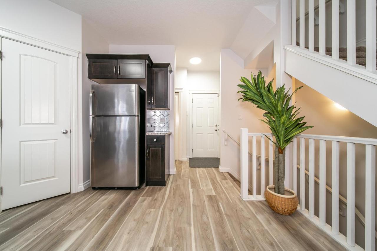 Mediterranean Oasis: King With Jacuzzi & Entertainment Edmonton