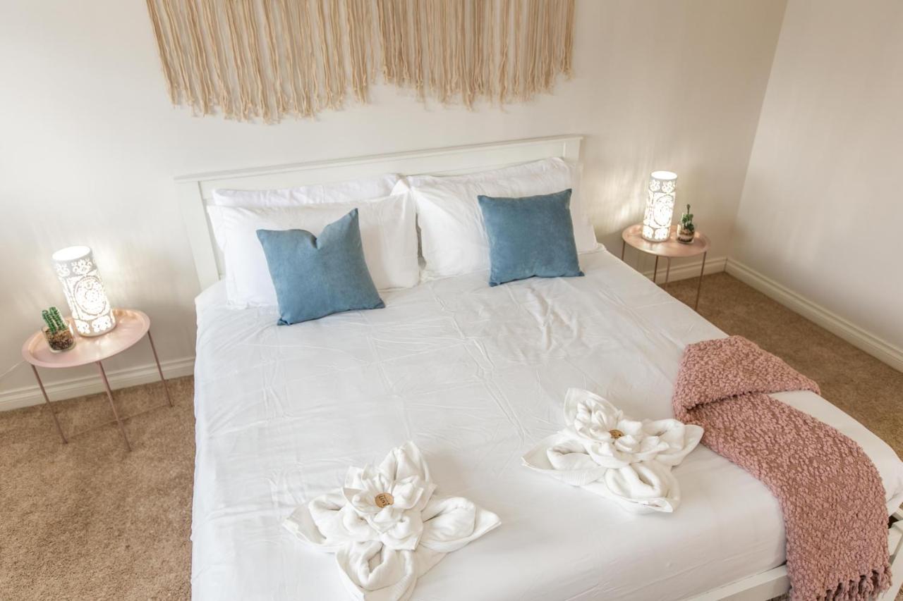Mediterranean Oasis: King With Jacuzzi & Entertainment Edmonton