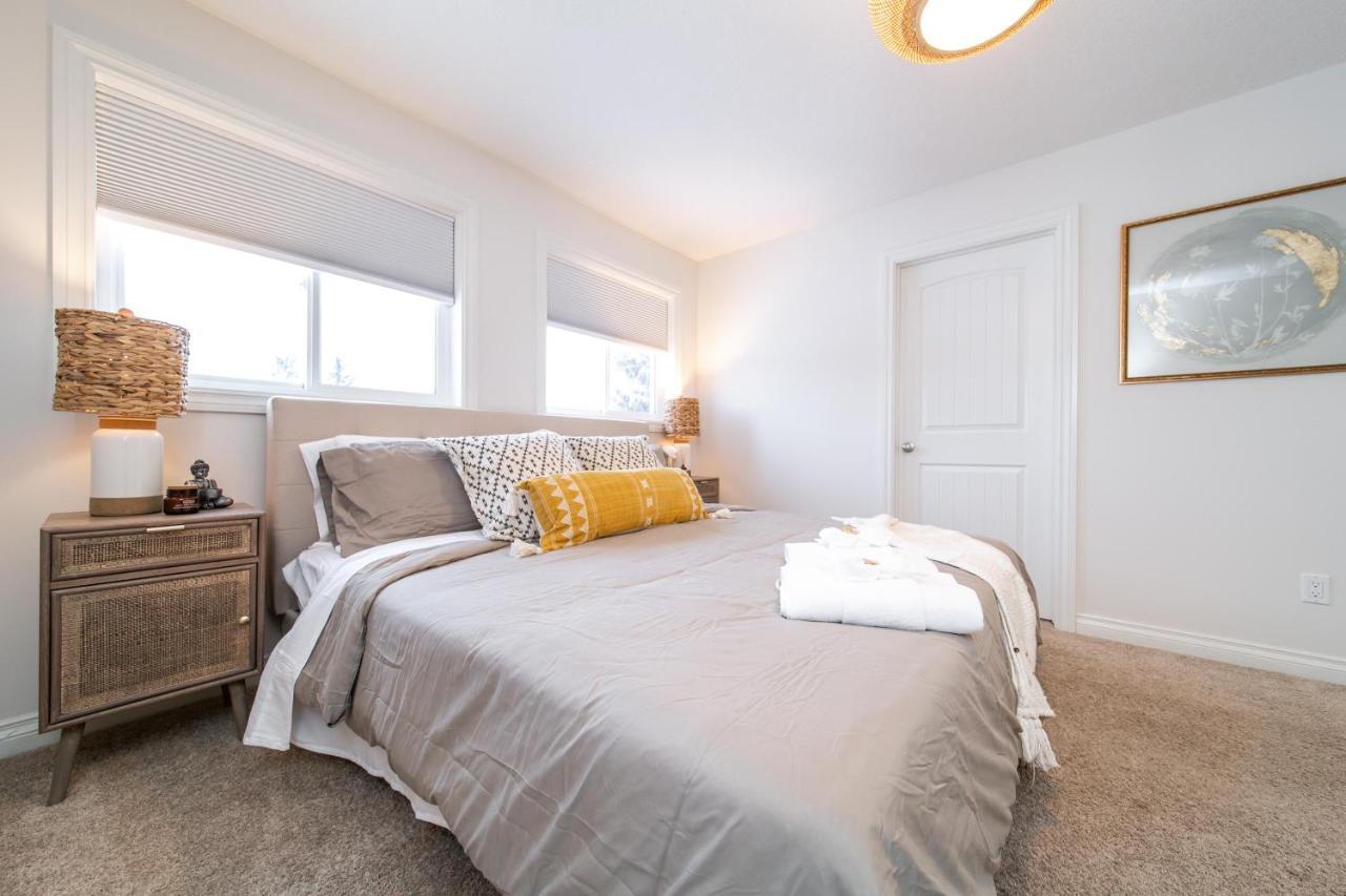 Bali Style - King Bed - Fireplace - Jacuzzi - Fast Wi-fi - Free Netflix & Garage Parking *