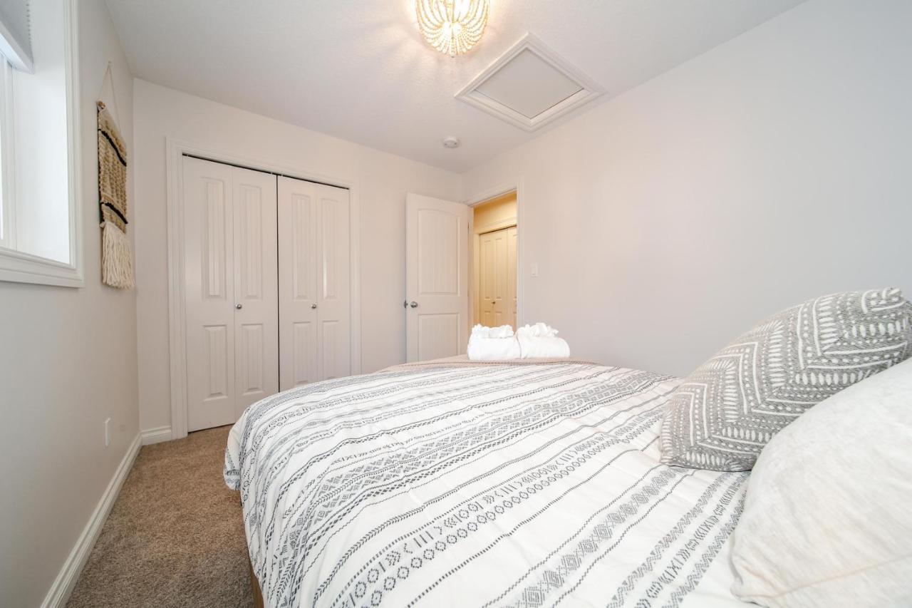 Bali Style - King Bed - Fireplace - Jacuzzi - Fast Wi-fi - Free Netflix & Garage Parking *