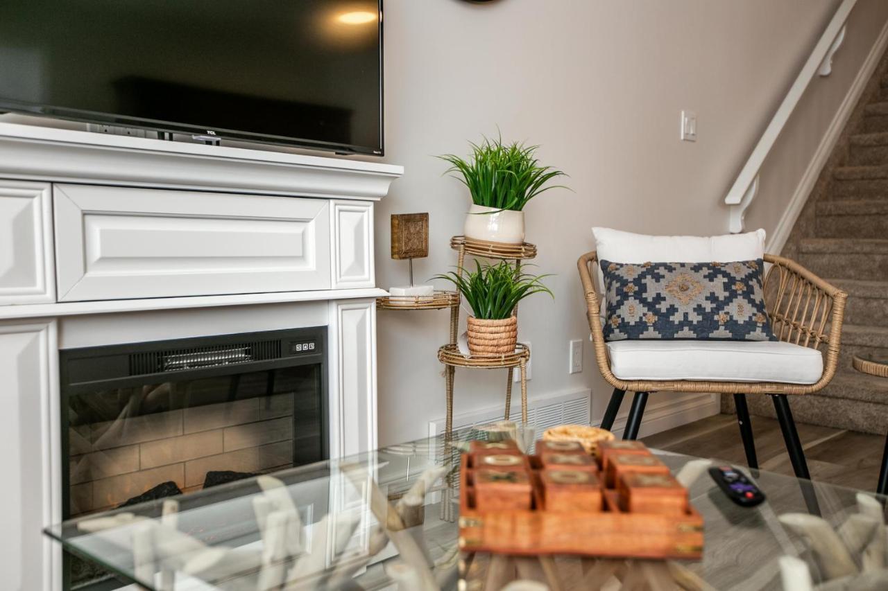 Bali Style - King Bed - Fireplace - Jacuzzi - Fast Wi-fi - Free Netflix & Garage Parking Holiday home