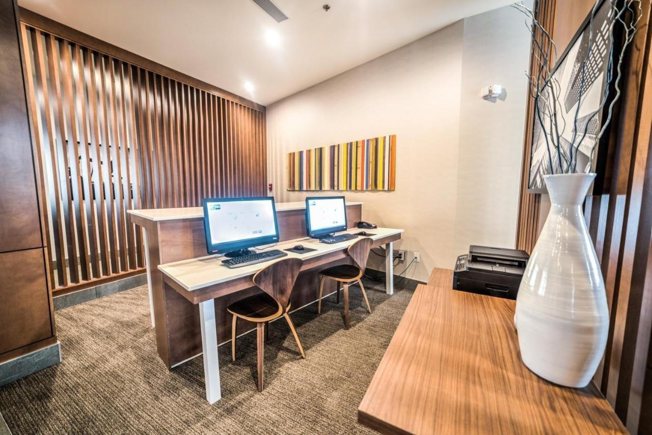 Holiday Inn Express & Suites - West Edmonton-Mall Area By Ihg 3*