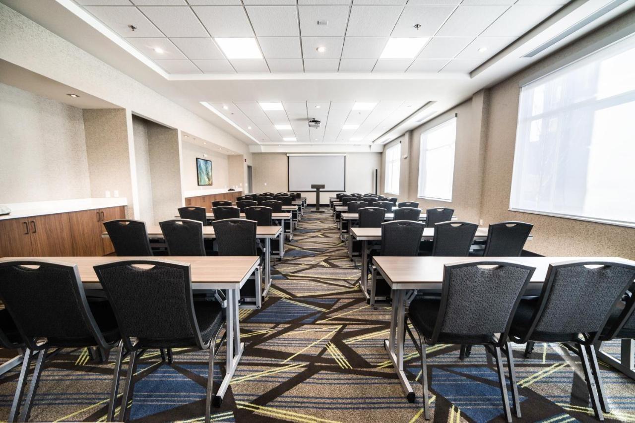 Holiday Inn Express & Suites - West Edmonton-Mall Area By Ihg 3*