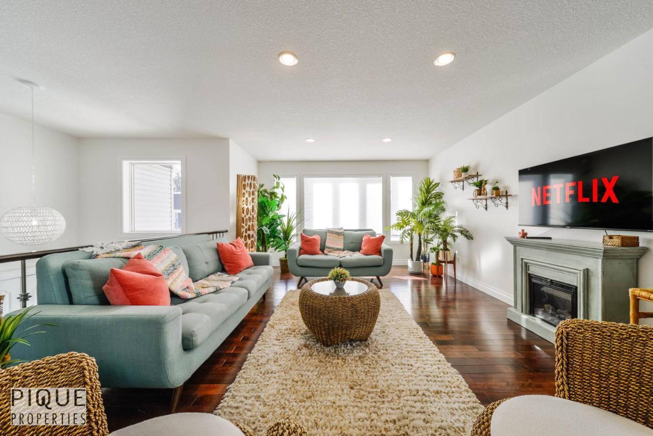 Holiday home Tropical Oasis - King Beds - Free Netflix & Parking - Fast Wi-fi Edmonton