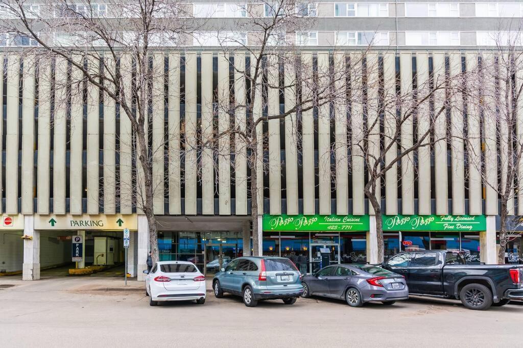 2-br Downtown Apartment Edmonton