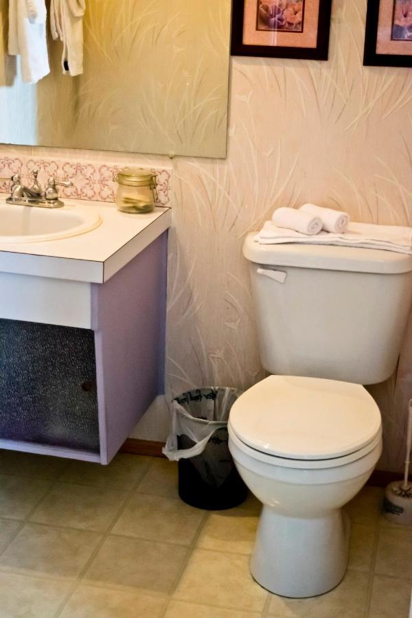 Bed & Breakfast The Dewberry Edmonton