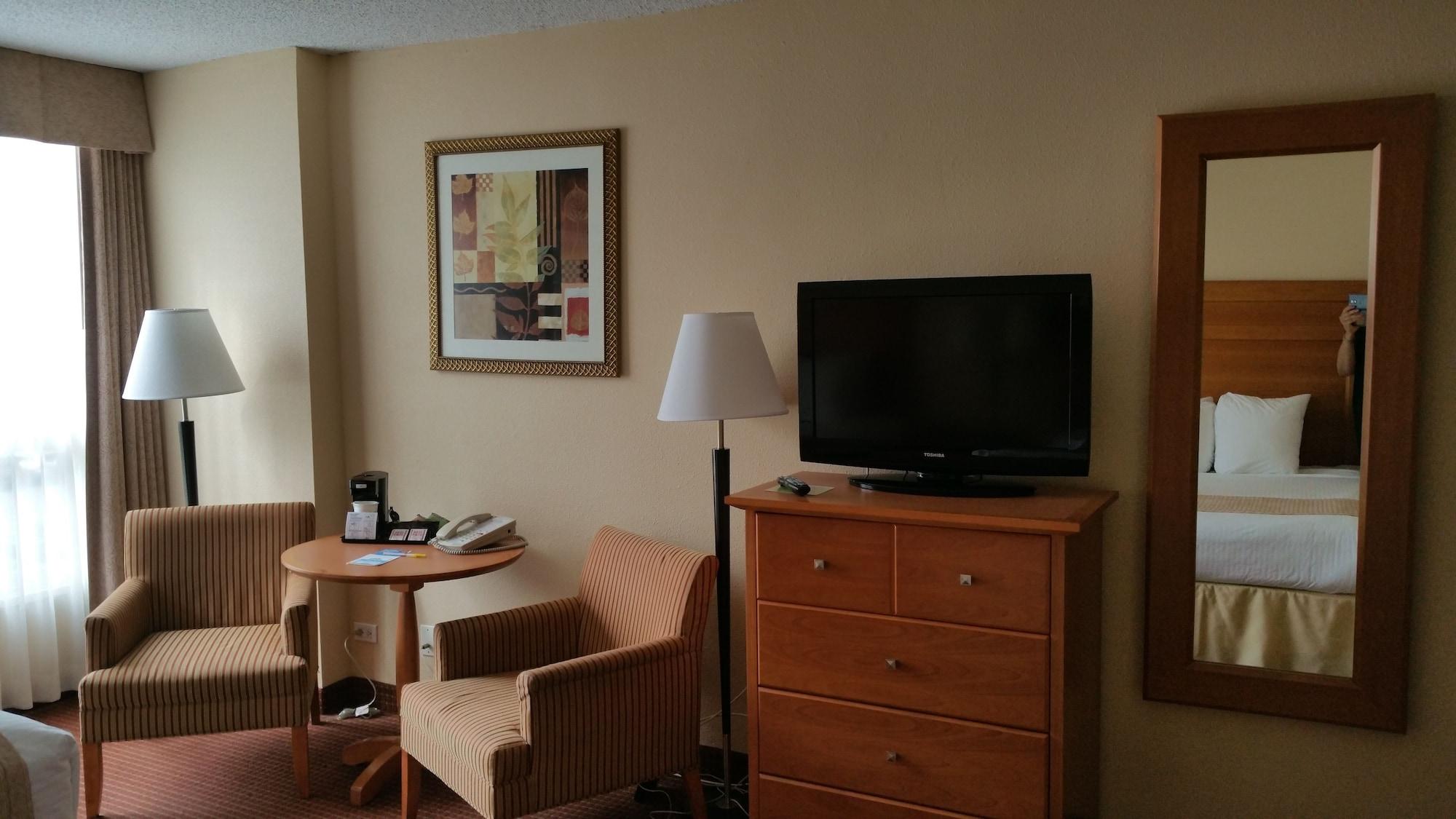 Days By Wyndham Downtown 3* Edmonton