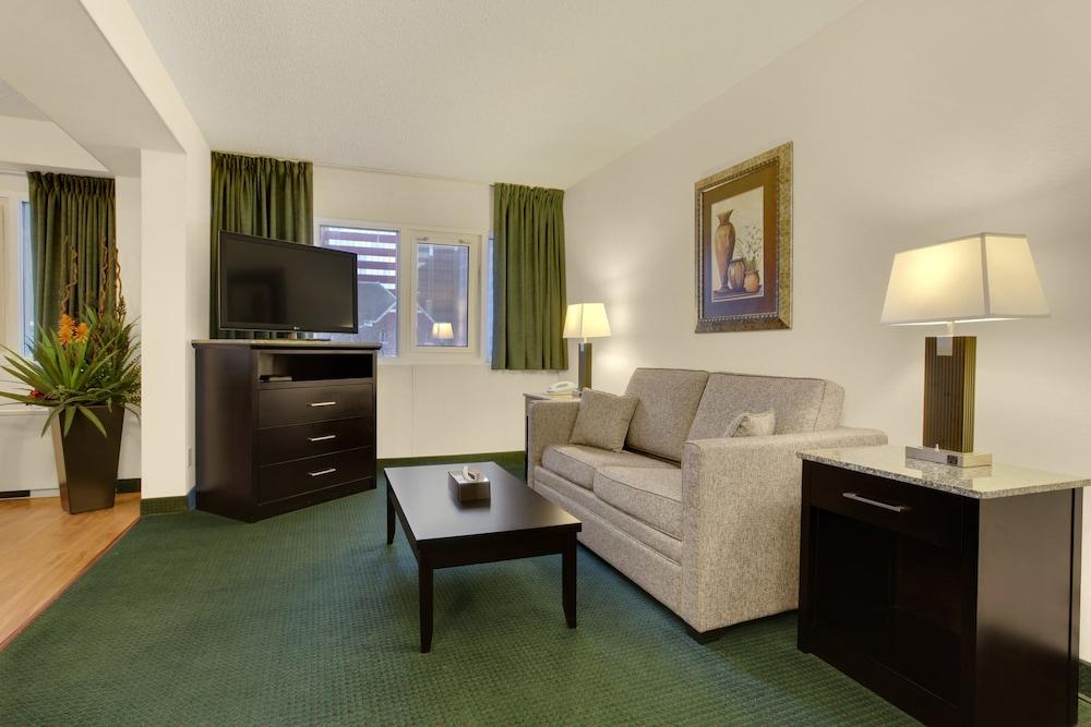 Hotel Comfort & Edmonton