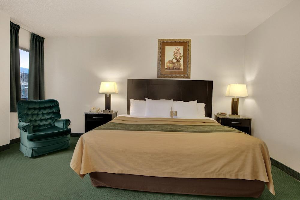 Hotel Comfort & Edmonton