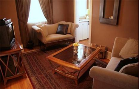 Bed & Breakfast La Boheme Restaurant & *