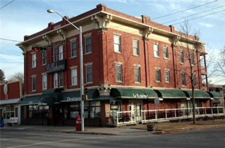 Bed & Breakfast La Boheme Restaurant & *