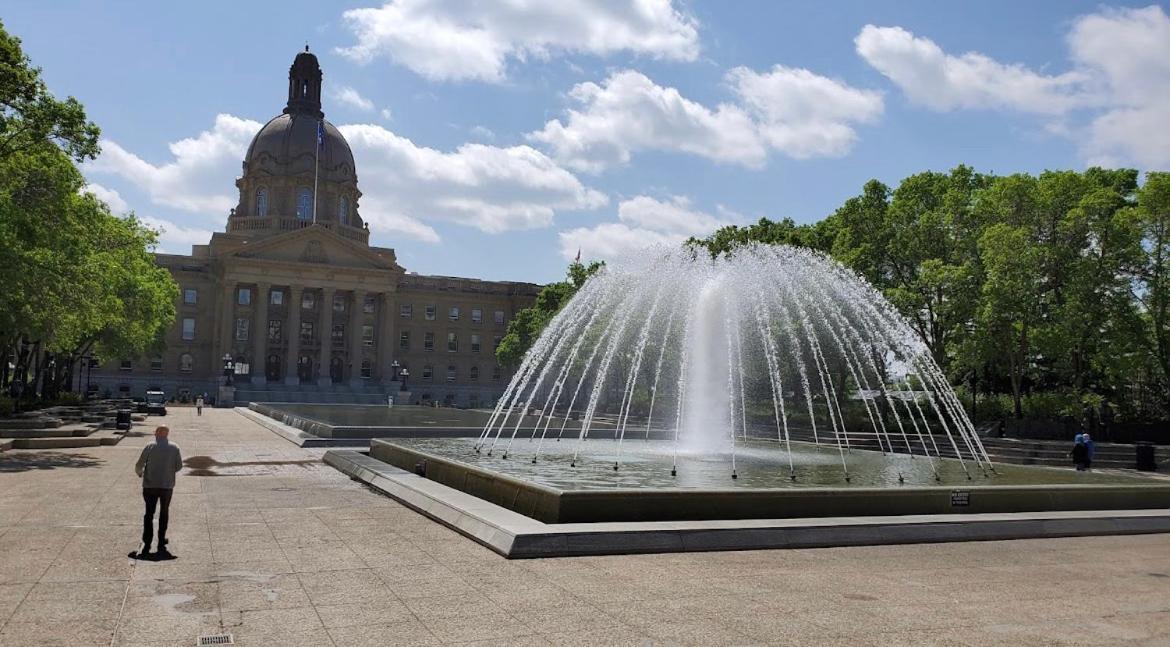 River Valley Minimalist Bachelor Homestay Edmonton
