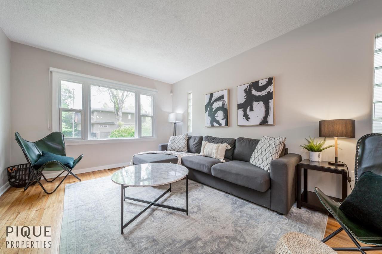 6 Bed Chic Stylish - 5 Mins To U Of A & Whyte Ave - Fast Wi-fi - Free Parking & Netflix *