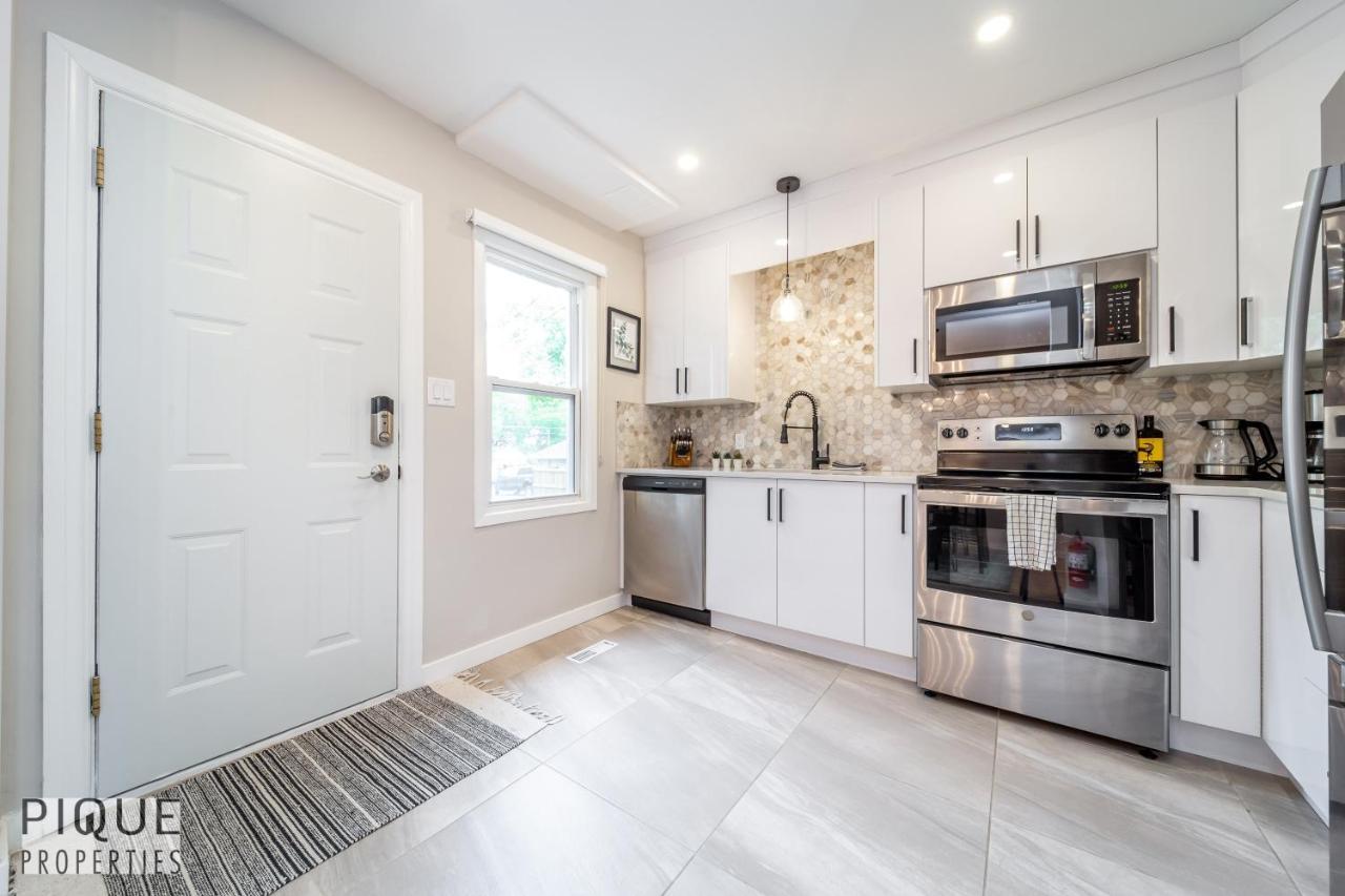 6 Bed Chic Stylish - 5 Mins To U Of A & Whyte Ave - Fast Wi-fi - Free Parking & Netflix