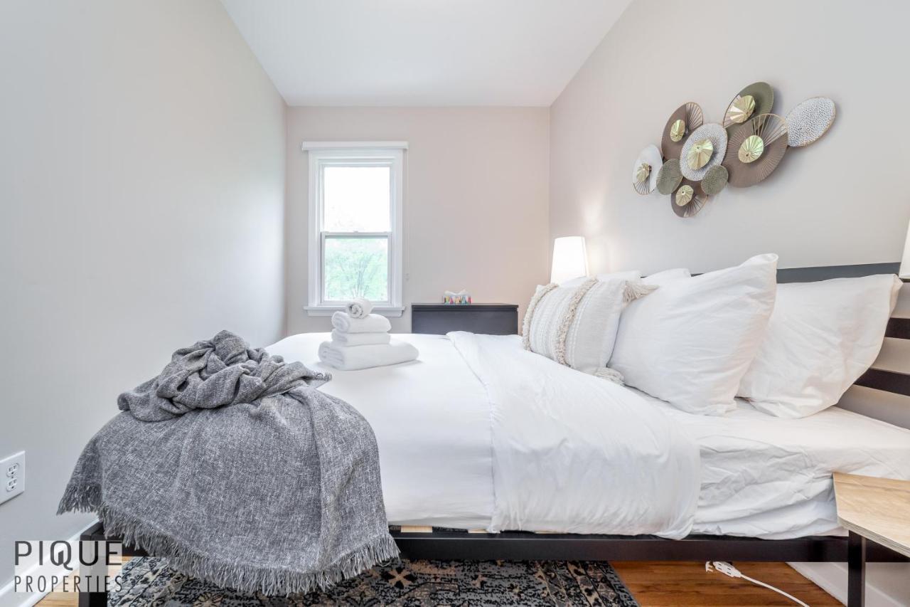 6 Bed Chic Stylish - 5 Mins To U Of A & Whyte Ave - Fast Wi-fi - Free Parking & Netflix Holiday home *