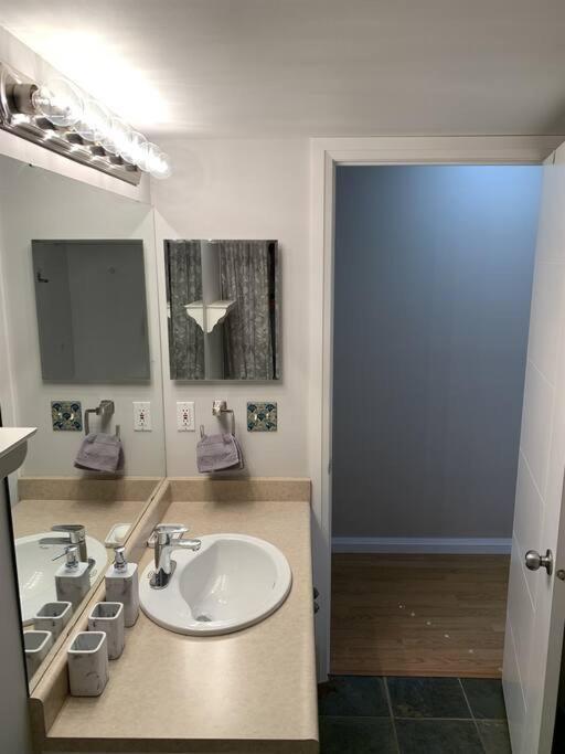Apartment Chris Cozy Commonwealth #205 Edmonton