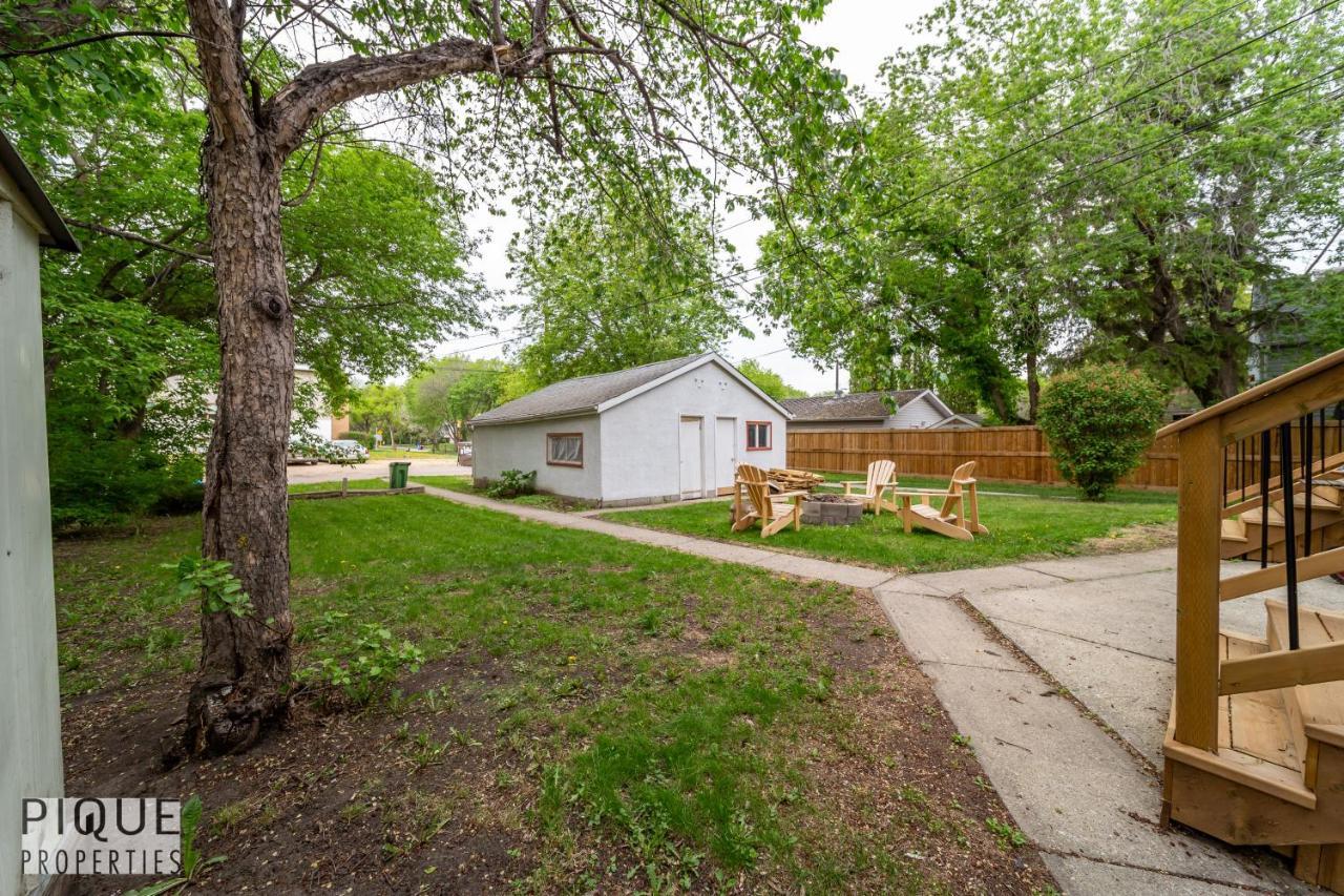 6 Bed Chic Stylish - 5 Mins To U Of A & Whyte Ave - Fast Wi-fi - Free Parking & Netflix