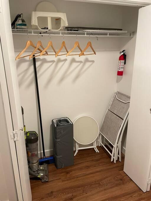 Spacious 2bedroom Free Parking King Bed Close To Dt Edmonton