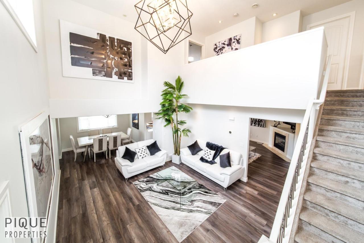 Luxurious 6 Bed I Fireplace I Near Sports Park I With Double Garage & Fast Wifi! * Edmonton