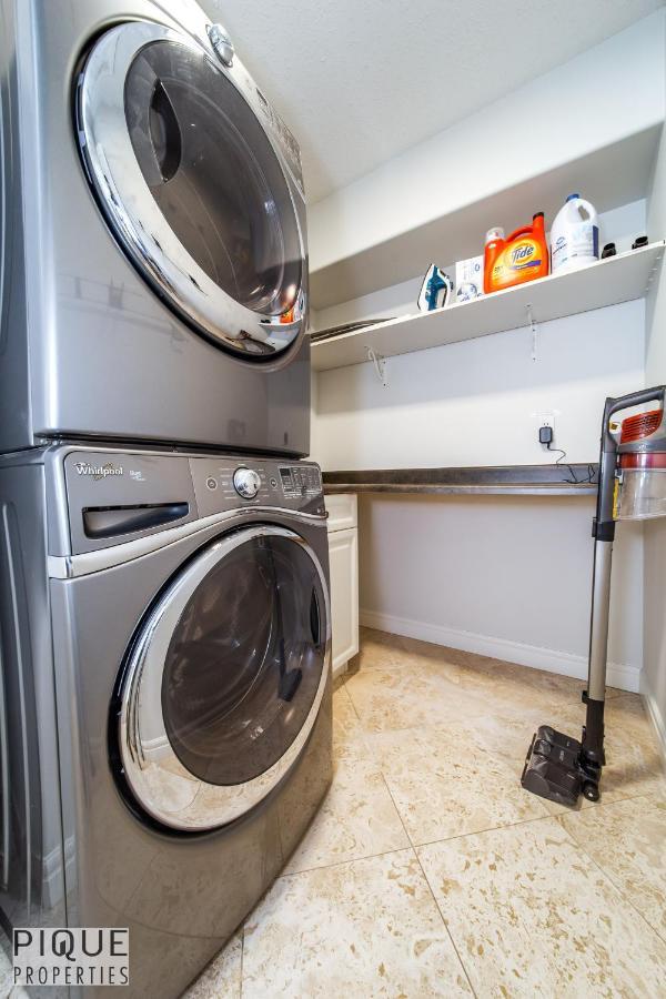 Luxurious 6 Bed I Fireplace I Near Sports Park I With Double Garage & Fast Wifi!