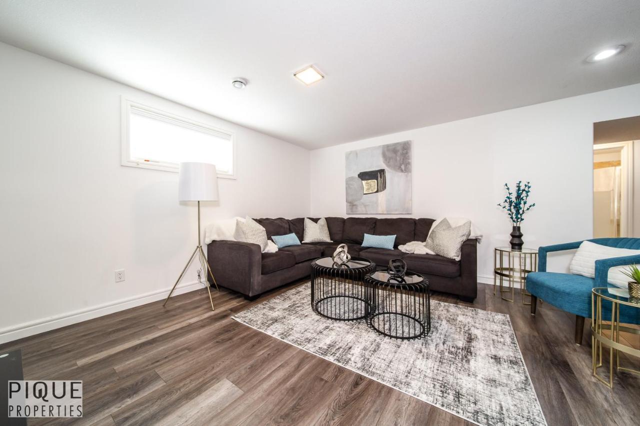 Luxurious 6 Bed I Fireplace I Near Sports Park I With Double Garage & Fast Wifi! *