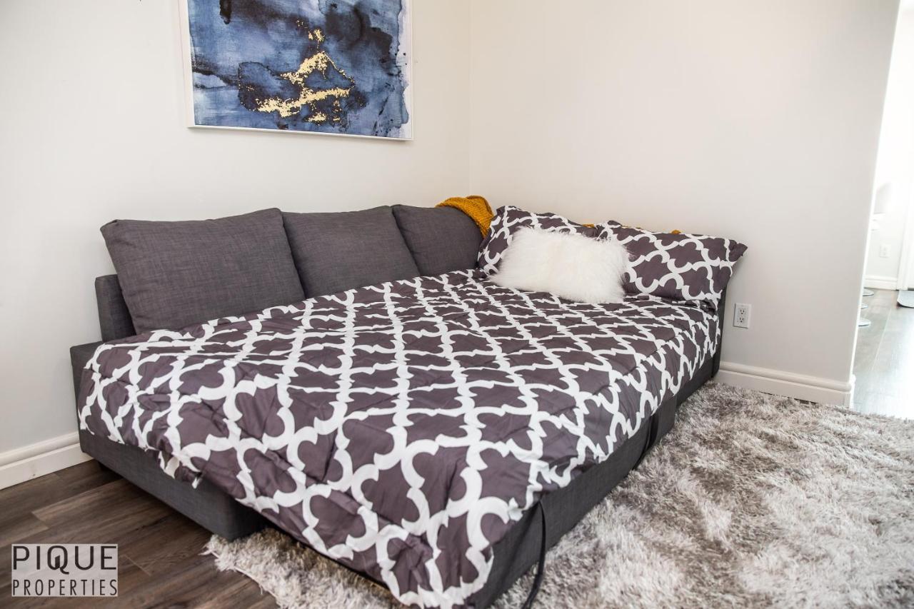 Holiday home Luxurious 6 Bed I Fireplace I Near Sports Park I With Double Garage & Fast Wifi!