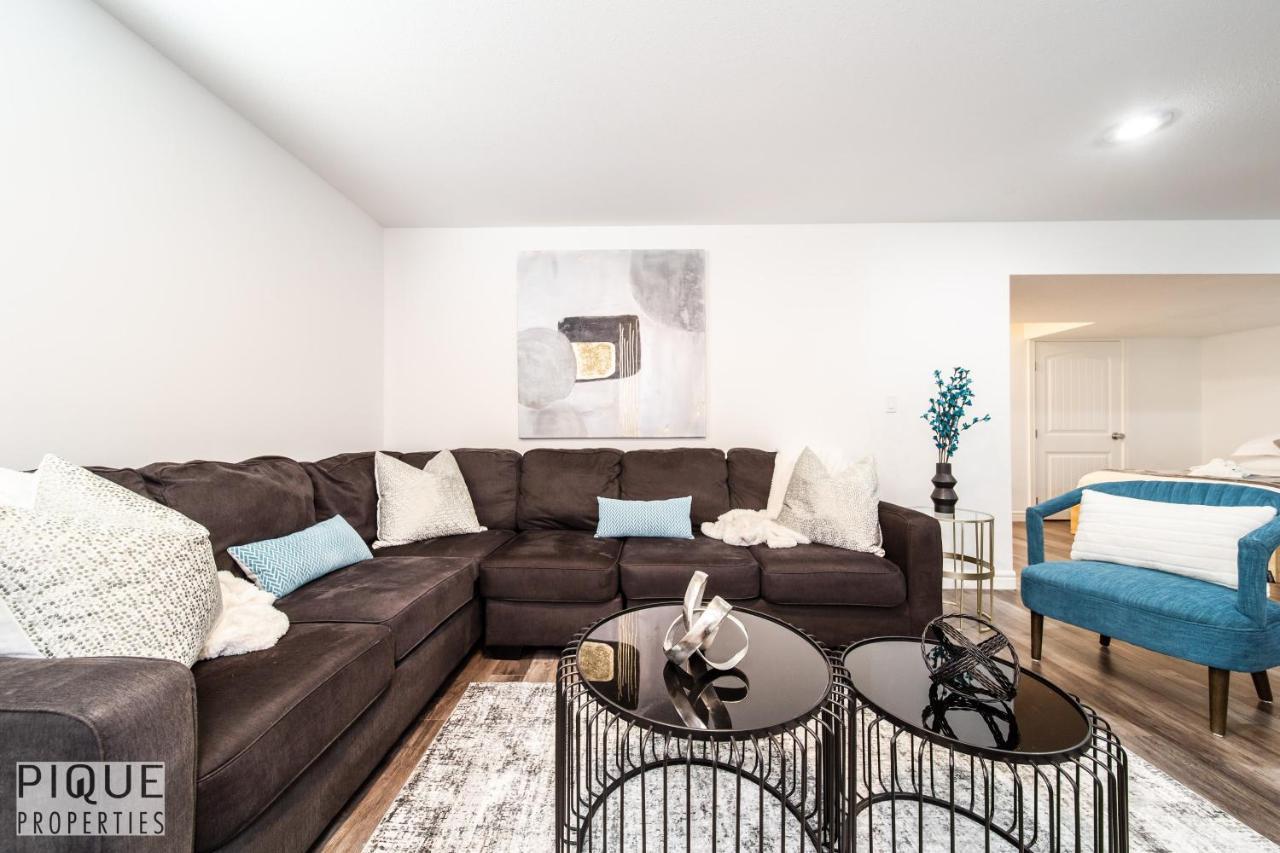 Holiday home Luxurious 6 Bed I Fireplace I Near Sports Park I With Double Garage & Fast Wifi! *