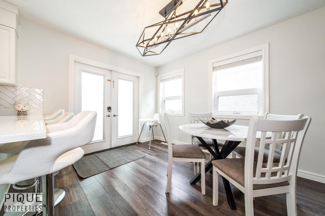 Luxurious 6 Bed I Fireplace I Near Sports Park I With Double Garage & Fast Wifi! * Edmonton