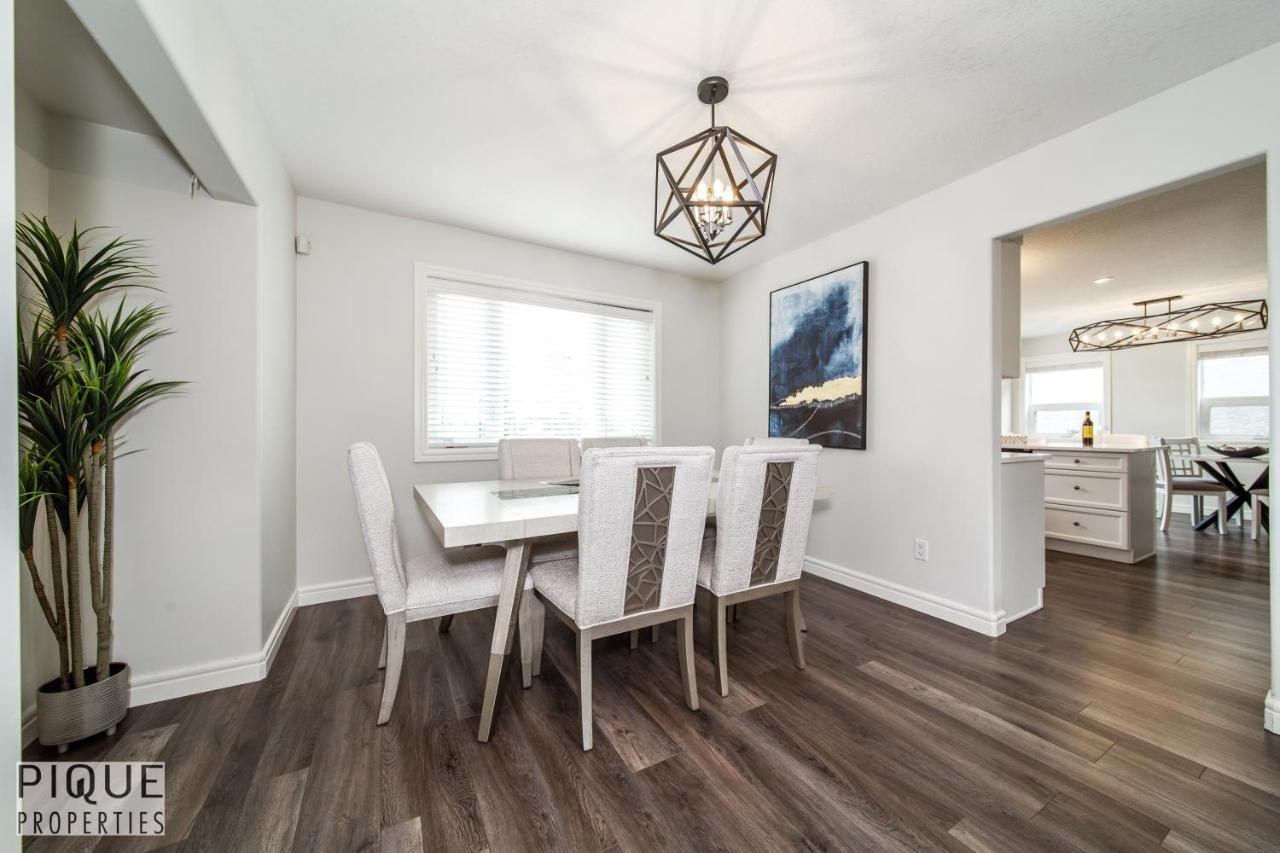 Luxurious 6 Bed I Fireplace I Near Sports Park I With Double Garage & Fast Wifi! * Edmonton