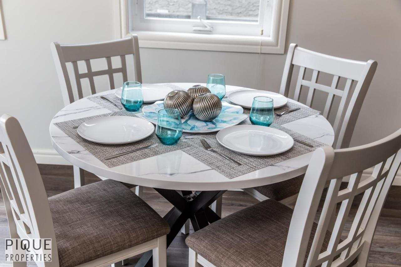 Holiday home Luxurious 6 Bed I Fireplace I Near Sports Park I With Double Garage & Fast Wifi! *